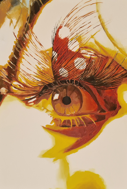 Jaana Redflower Feuervogel-Reihe, weit aufgerissenes Auge mit Federn an den Wimpern, Gelb und Sienna