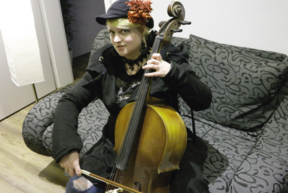 Jaana Redflower mit Cello